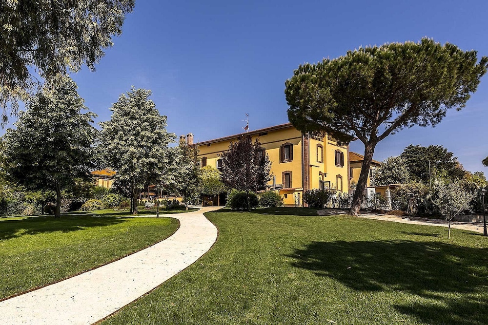 

Catania - Marco Simone - Boma Countryhouse