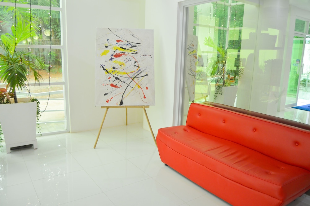 

Milano - Puerto Princesa - Cherry's Court_Yard