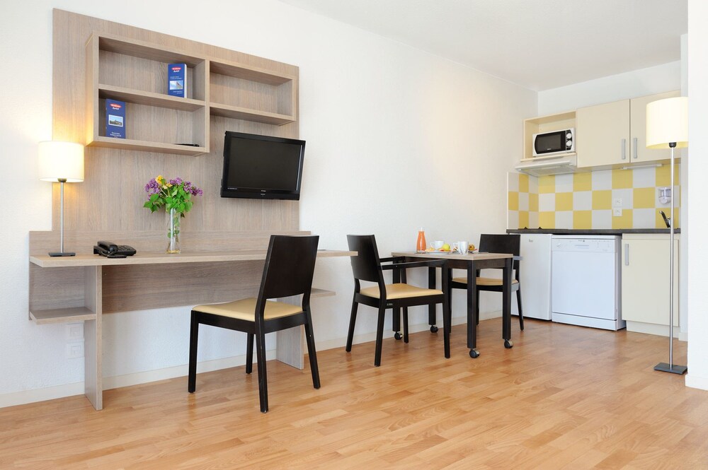 

Bologna - Prévessin-Moëns - Residhome Genève Prévessin Le Carré d'Or