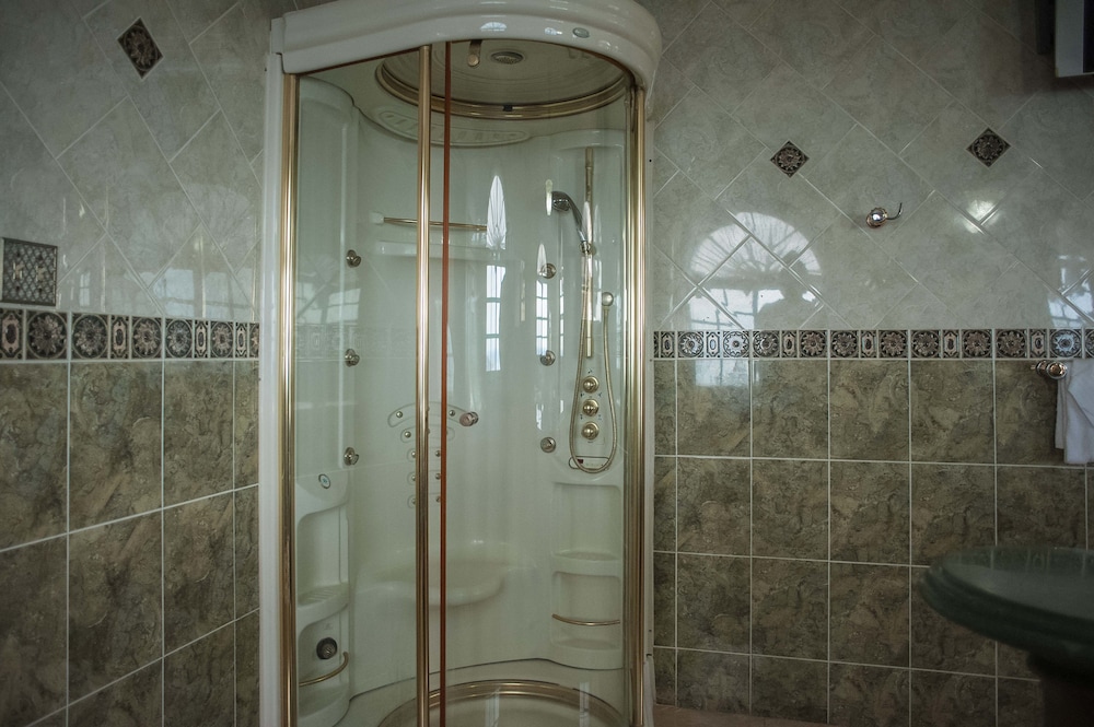 

Bologna - Montego Bay - Clarridge Hall Guesthouse