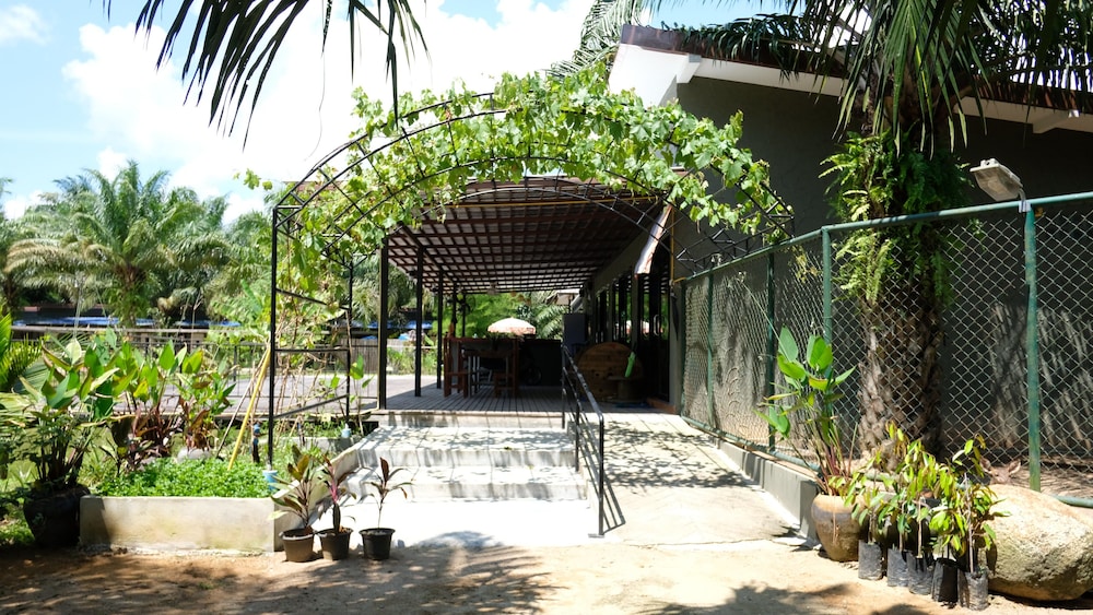 

Roma - Khao Lak - Phang Nga Farmstay