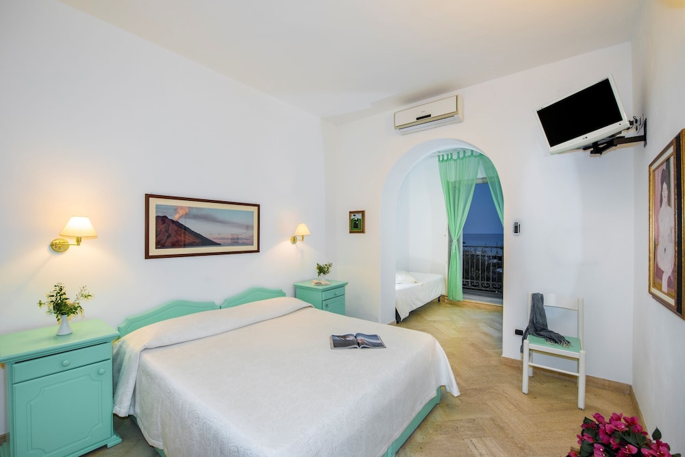 

Venezia - Stromboli, Isole Eolie - Hotel Ossidiana Stromboli Center