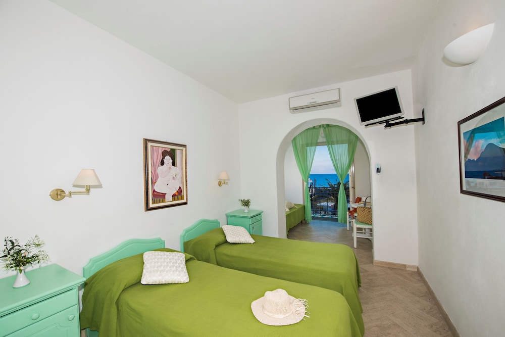 

Bologna - Isole Eolie, Sicilia - Hotel Ossidiana Stromboli Center