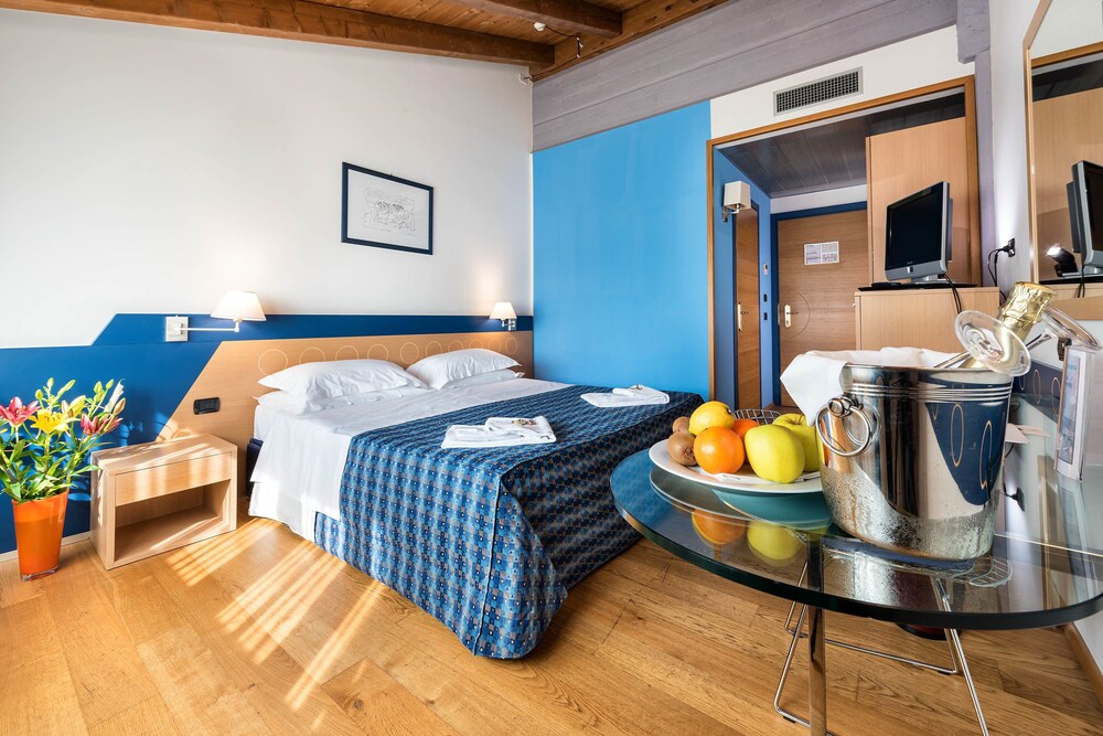 

Cagliari - Verona - West Point Airport Hotel