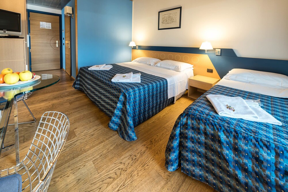 

Lamezia Terme - Verona - West Point Airport Hotel