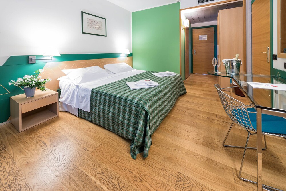 

Napoli - Verona - West Point Airport Hotel