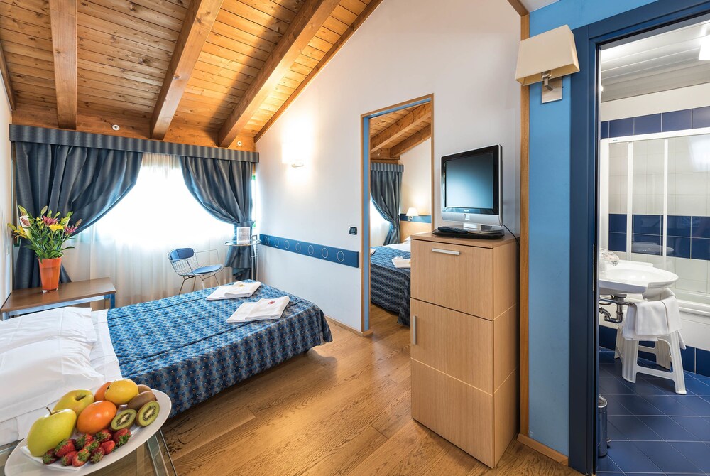 

Palermo - Villafranca di Verona - West Point Airport Hotel