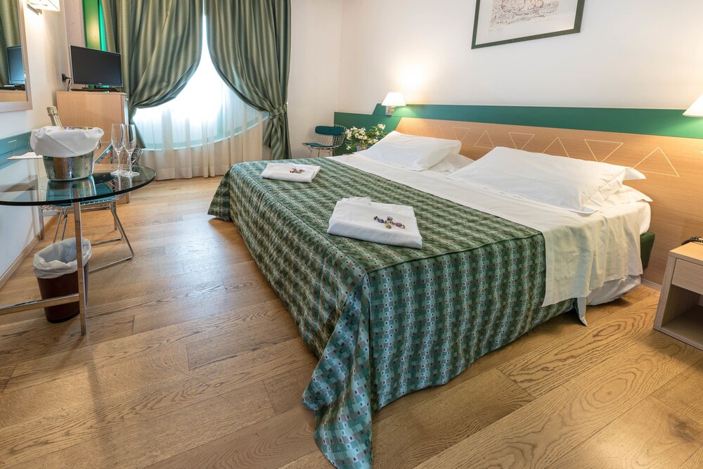 

Olbia - Verona - West Point Airport Hotel