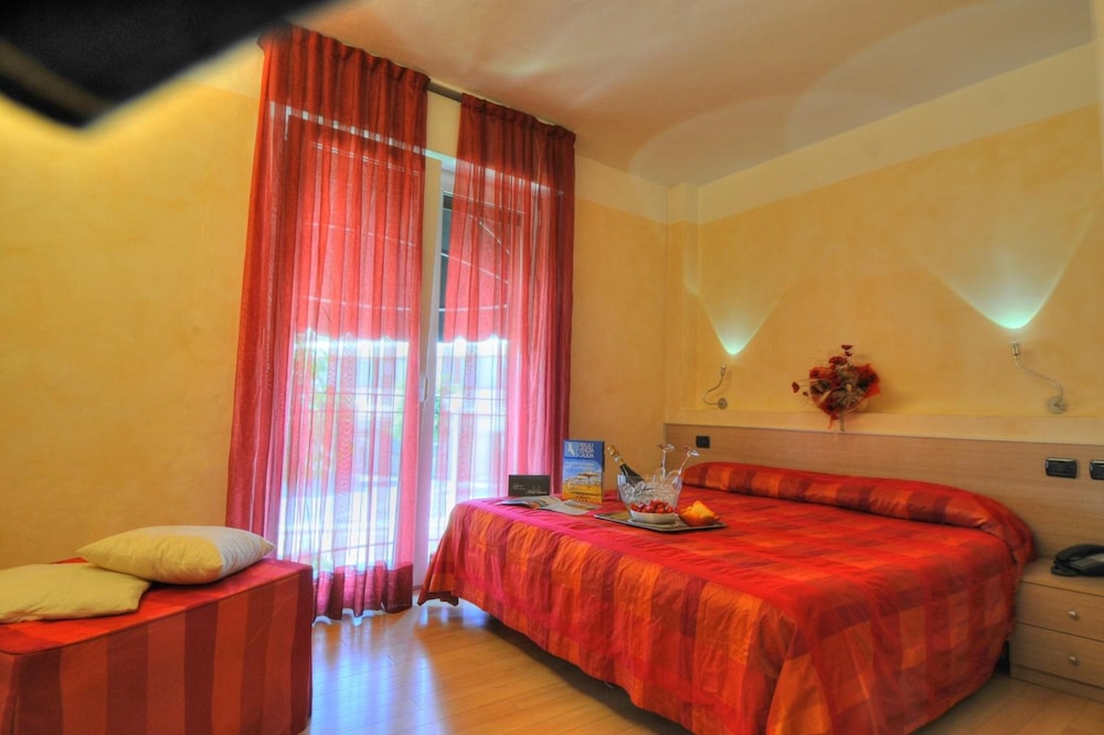 

Napoli - Bibione Pineda - Hotel Savoia