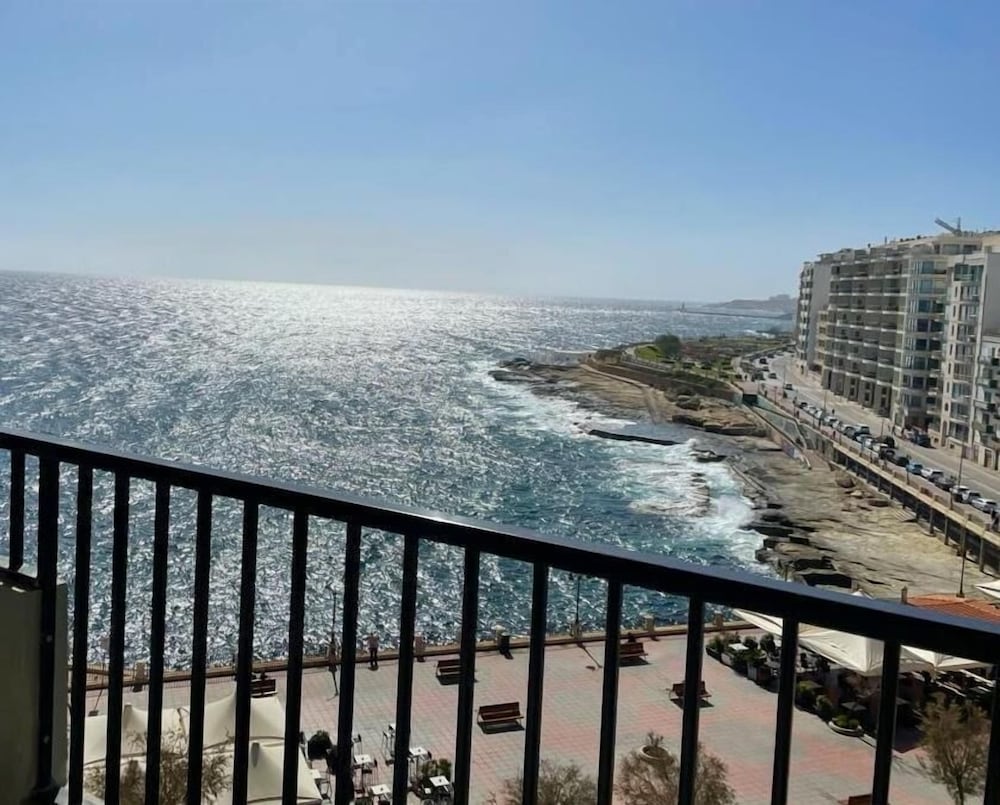 

Venezia - Naxxar - Roma Hotel