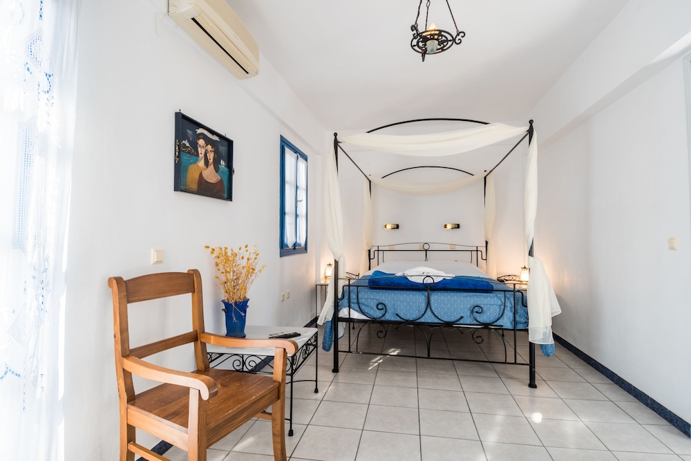 

Catania - Santorini, Isole Greche - Irigeneia Hotel