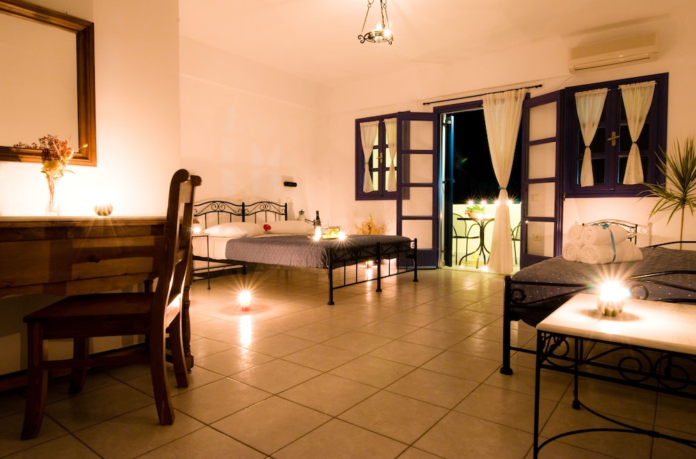 

Napoli - Perivolos - Irigeneia Hotel