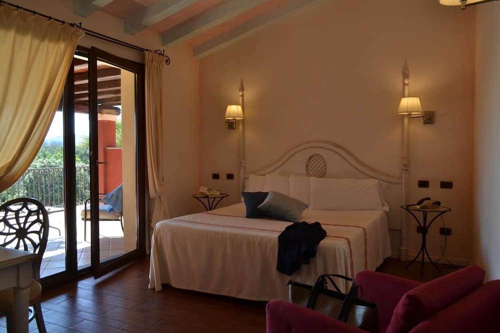 

Napoli - Arbatax - Hotel Sa Contonera