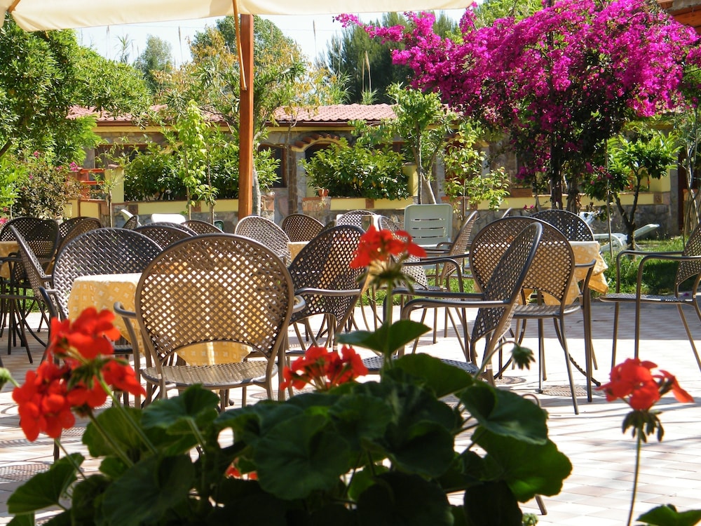 

Milano - Marina di Camerota - Hotel Villaggio Tabù