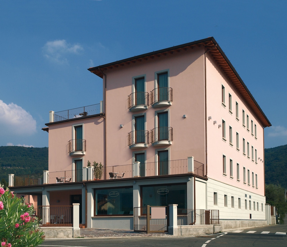 

Milano - Tavernola Bergamasca - International Hotel