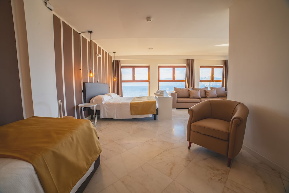 

Brindisi - Reggio Calabria - Hotel Continental