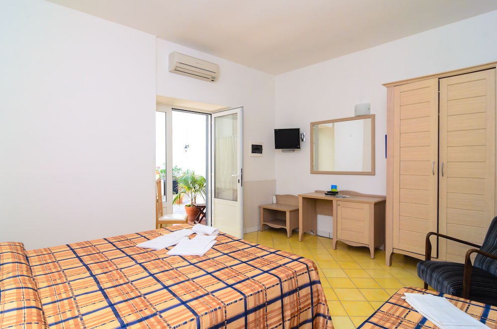 

Milano - Ischia - Villa Giusto