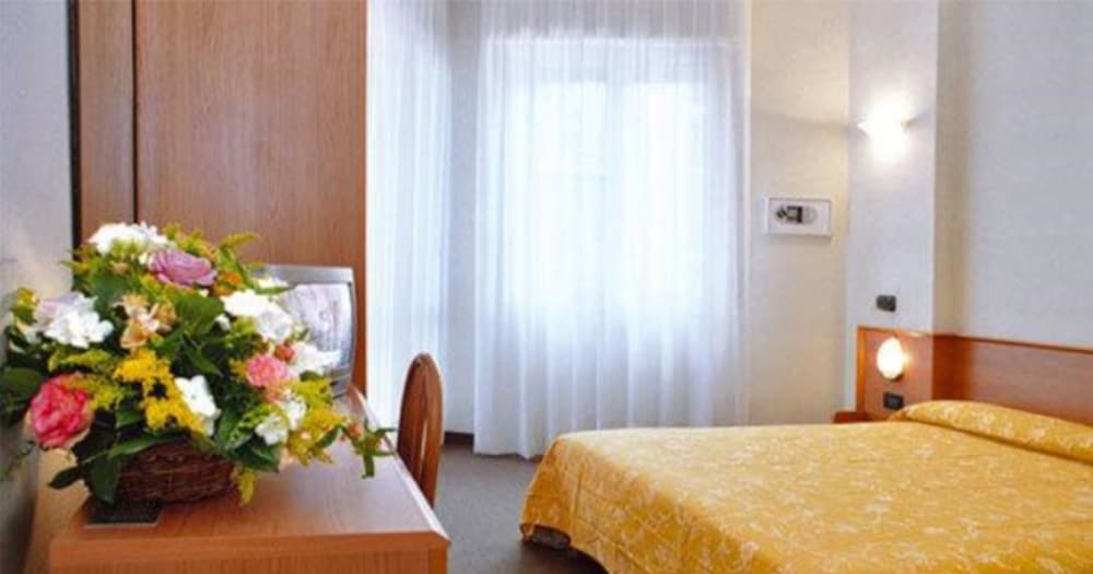 

Napoli - Lago di Como, Laghi Italia - Hotel Engadina