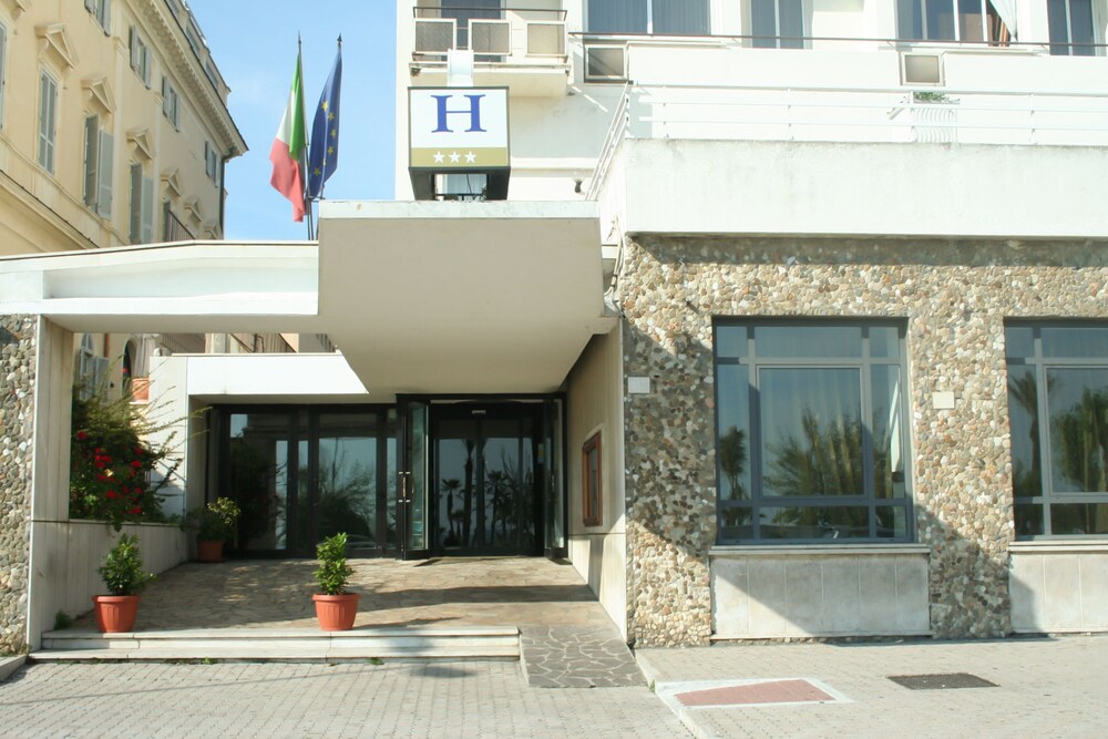 

Milano - Santa Marinella - Hotel Mediterraneo