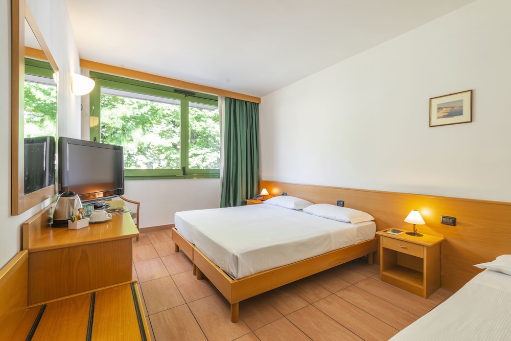 

Lamezia Terme - Mandello del Lario - Park Hotel Abbadia