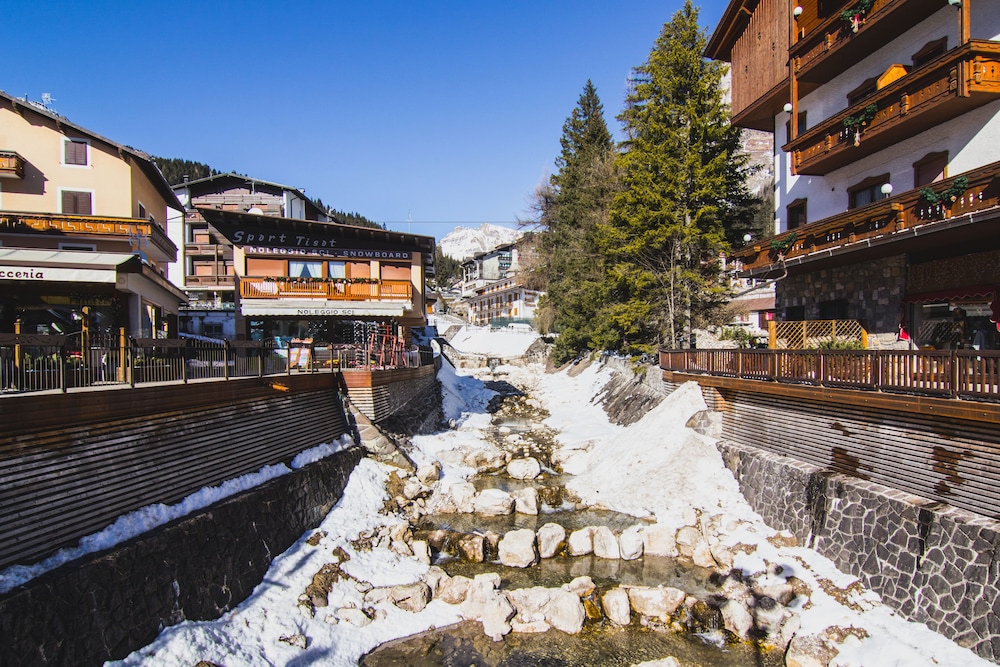 

Lamezia Terme - San Martino di Castrozza - Hotel Excelsior Cimone