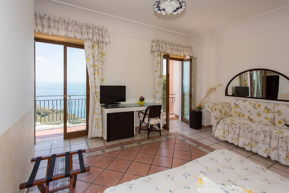 

Palermo - Praiano - Fico D'India Relais