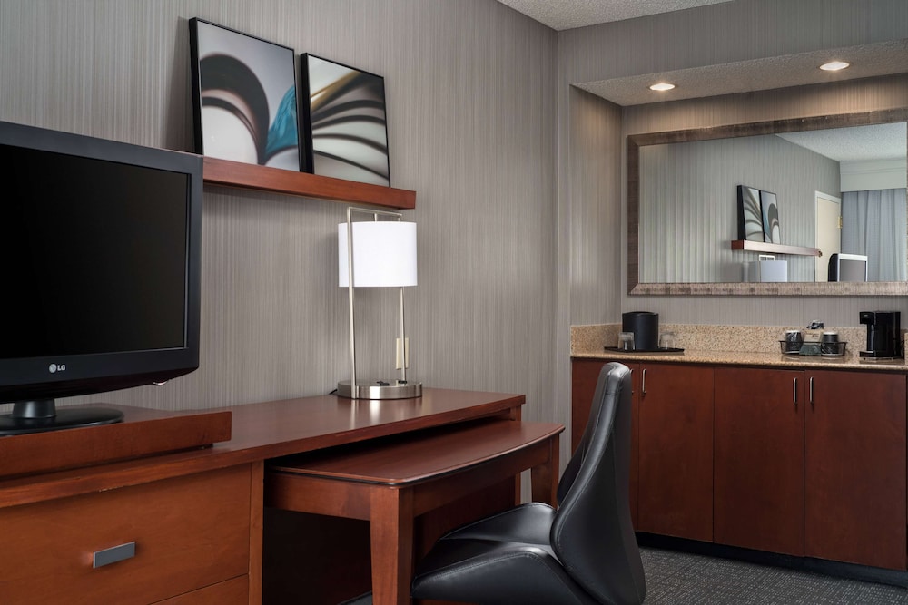 

Roma - Manhattan Beach - Sonesta Select Los Angeles LAX El Segundo