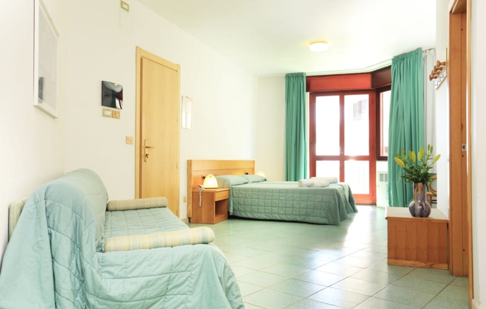 

Milano - Sardegna Nord - Alghero, Stintino e Castelsardo, Mare Italia - Hotel Soleado