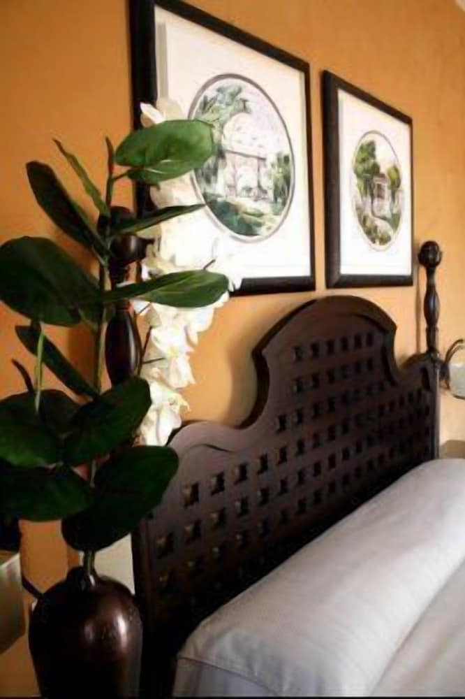 

Bari - Sicilia Est - Catania, Taormina, Siracusa, Noto, Mare Italia - Hotel dei Coloniali