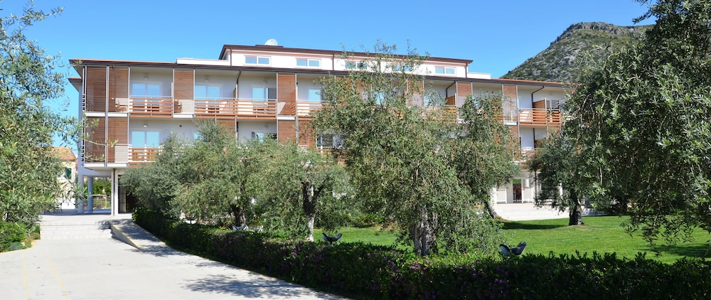 

Milano - Sperlonga - Elaia Garden Hotel