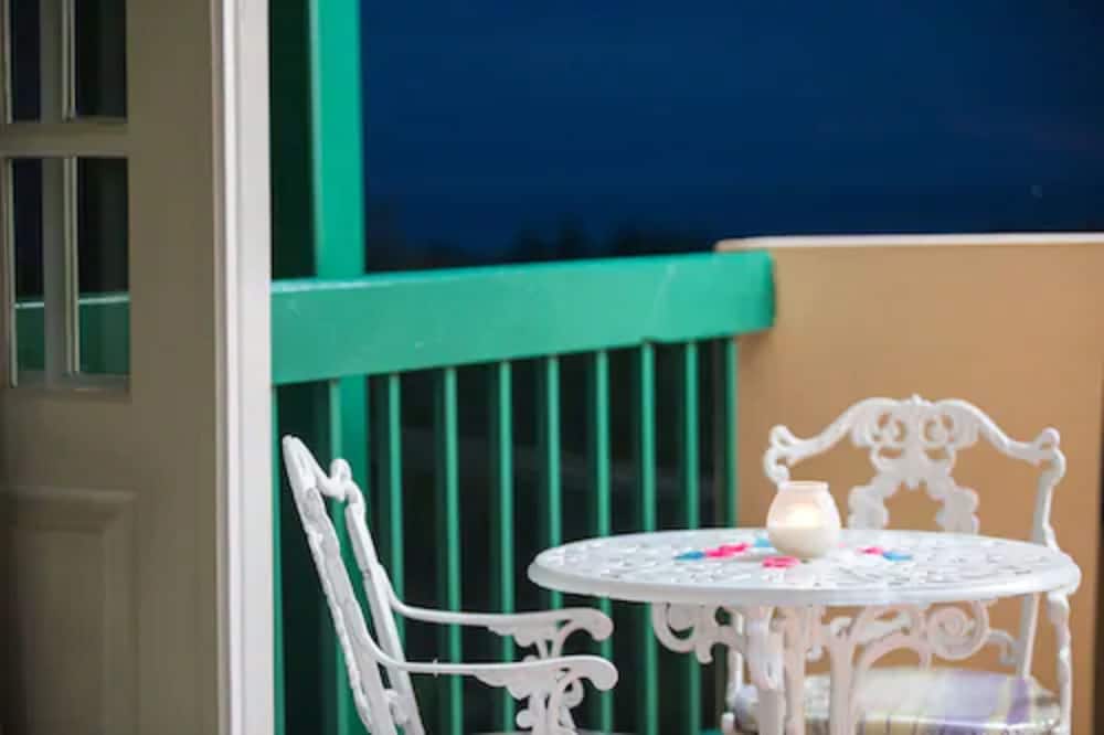 

Bologna - Runaway Bay - The Cardiff Hotel & Spa