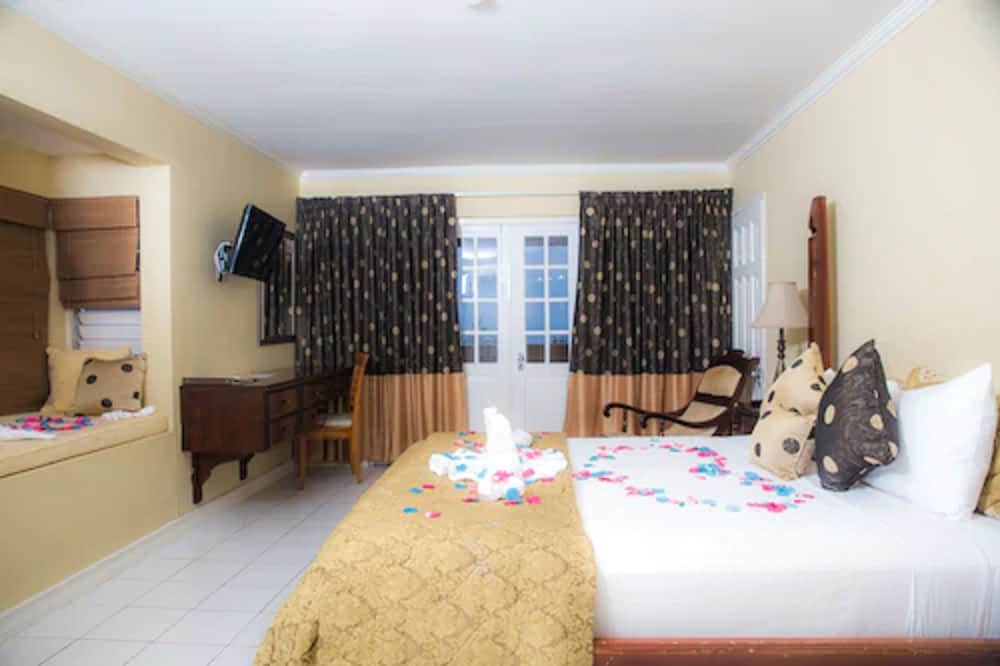 

Bologna - Runaway Bay - The Cardiff Hotel & Spa