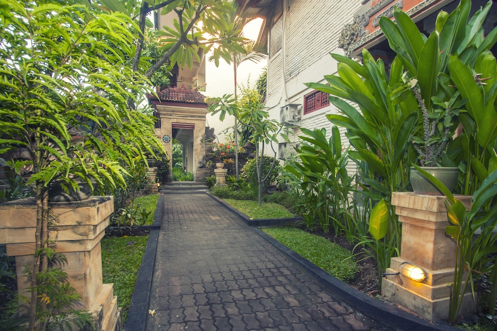 

Milano - Bali, Indonesia - Seminyak Paradiso Hotel