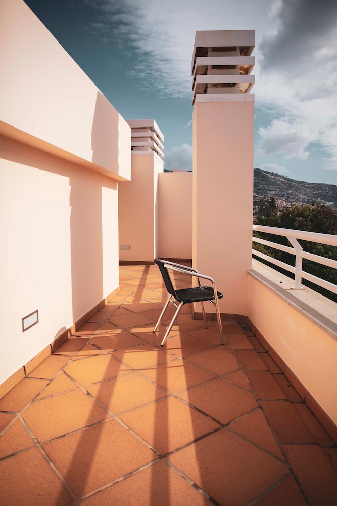 

Bologna - Câmara de Lobos - Apartamentos Turisticos Atlantida