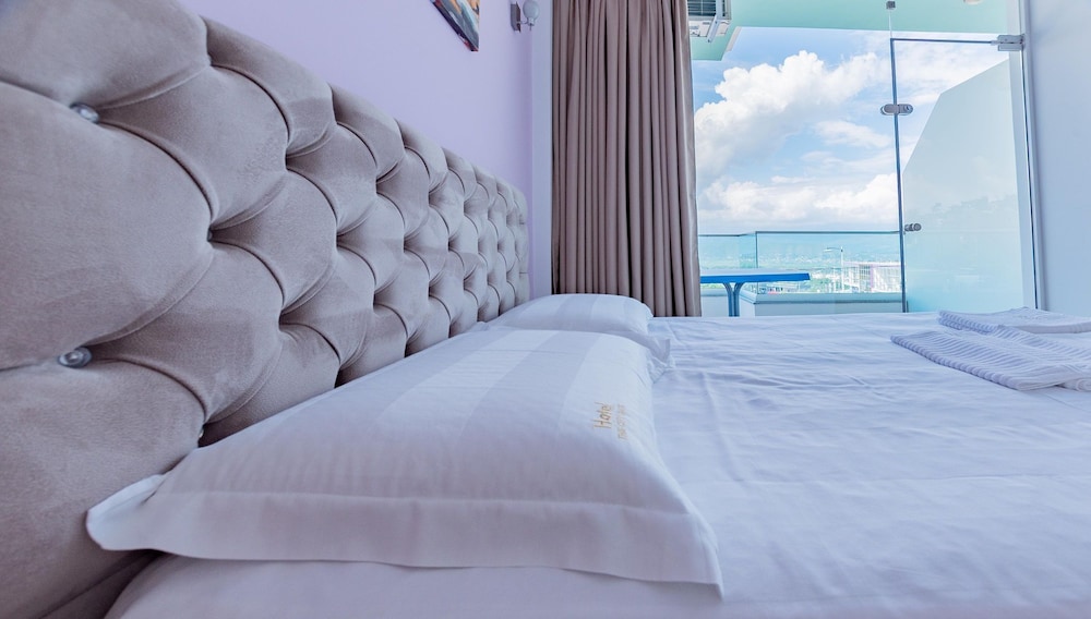 

Verona - Sarandë - The City Gate Hotel