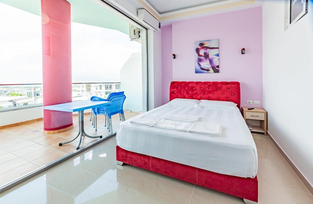 

Pescara - Sarandë - The City Gate Hotel