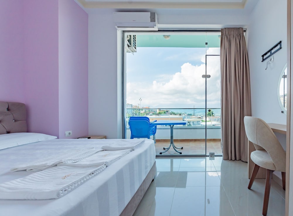 

Palermo - Sarandë - The City Gate Hotel