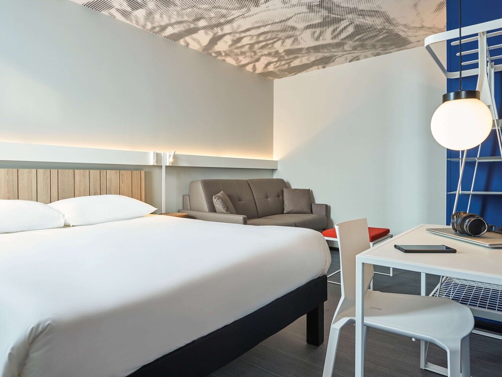 

Pisa - Versailles - ibis Clamart Paris Velizy