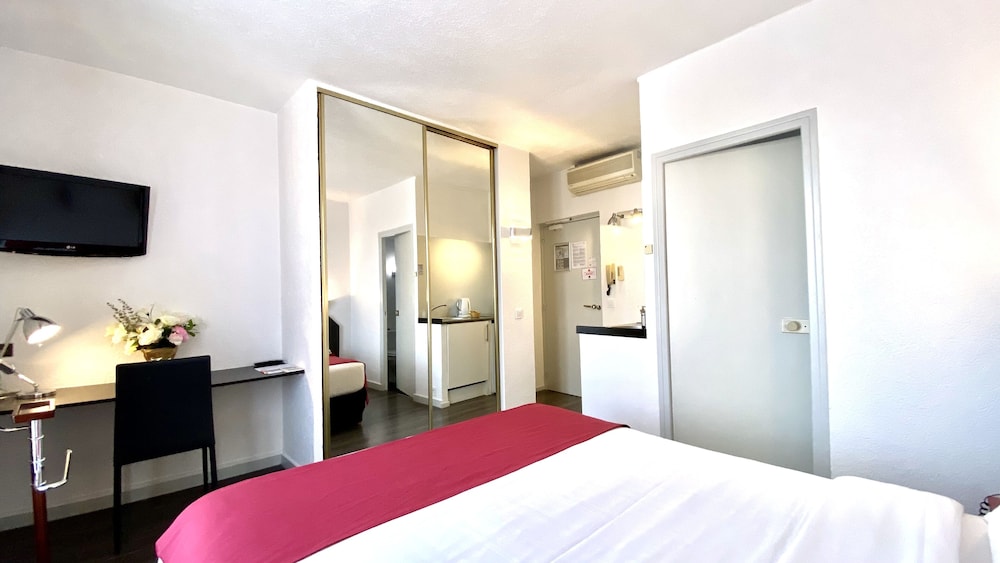 

Brindisi - Parigi - Boulogne Résidence Hotel