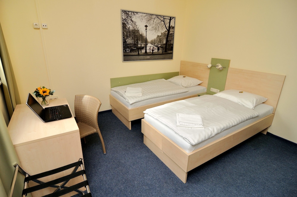 

Bari - Weeze - Best Deal Airporthotel Weeze