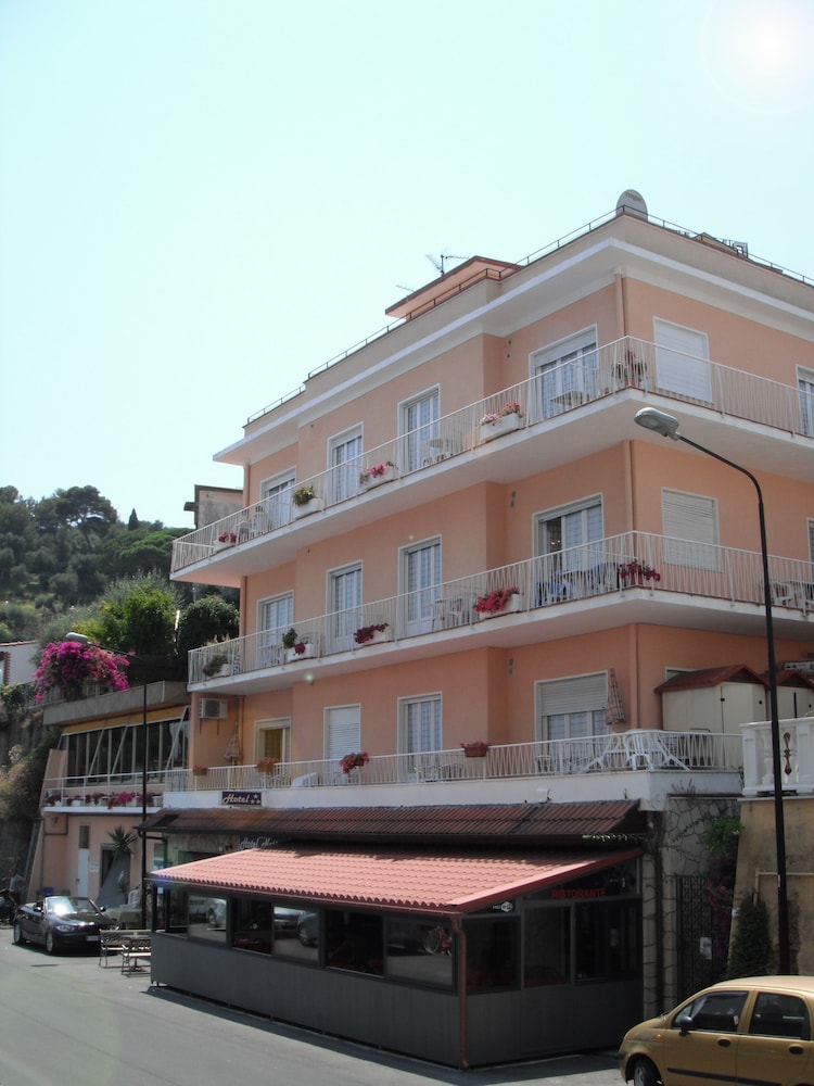 

Napoli - Imperia - Hotel Nettuno