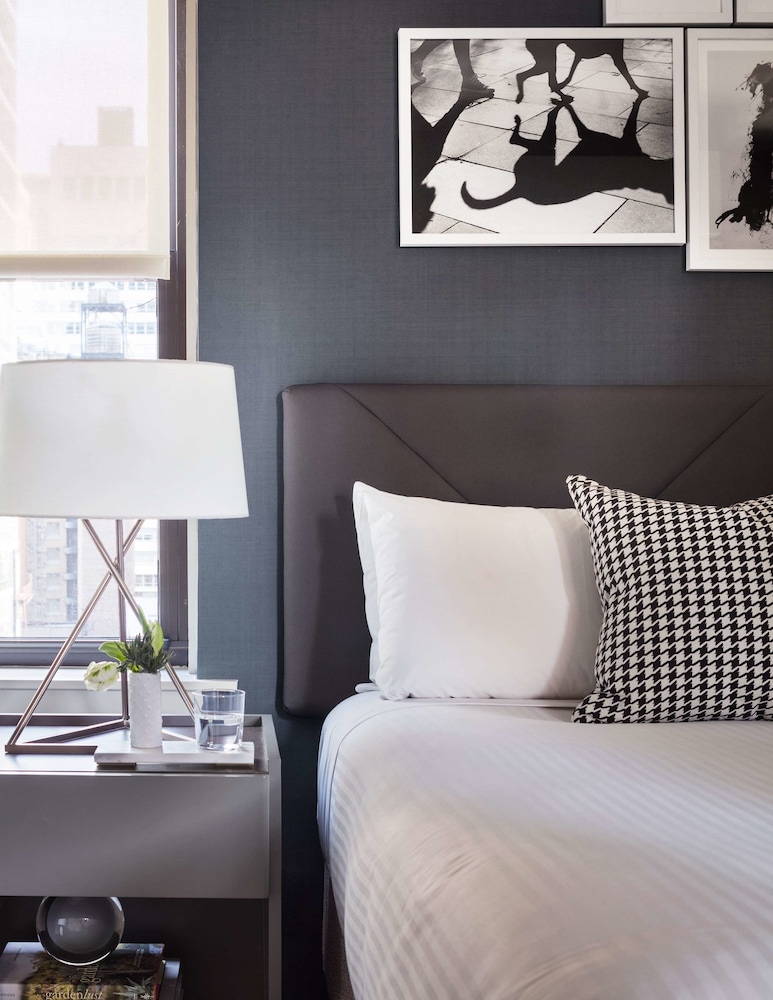 

Lamezia Terme - New York - Manhattan - The Shelburne Sonesta New York