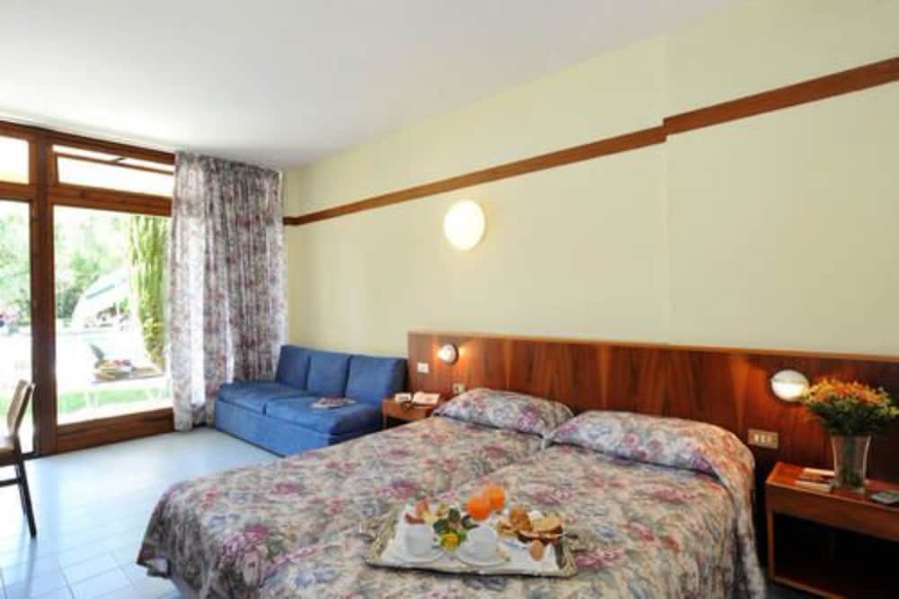 

Napoli - Lago di Garda, Laghi Italia - Hotel Palme & Suite