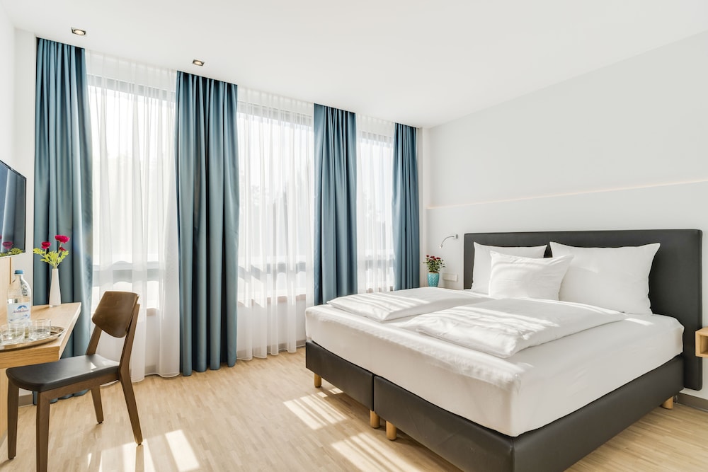 

Roma - Erding - Hotel-Etage Apfelrot