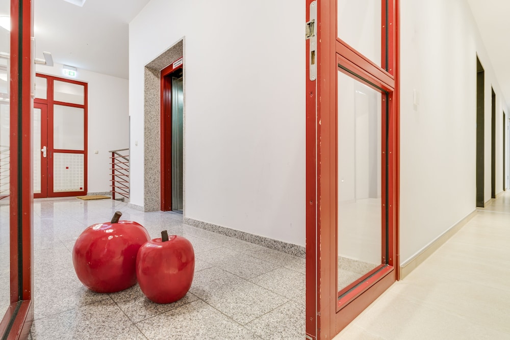 

Milano - Erding - Hotel-Etage Apfelrot