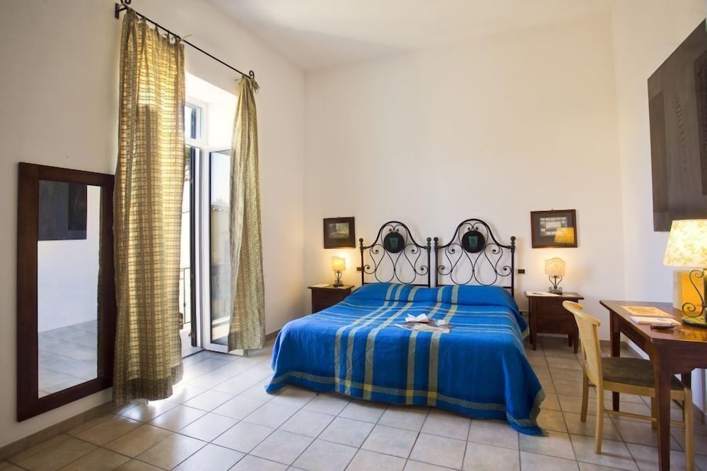 

Milano - Lacco Ameno - Hotel Villa Maria