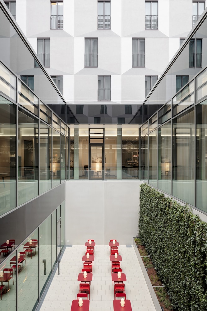 

Napoli - Francoforte sul Meno - IntercityHotel Frankfurt Hauptbahnhof Süd