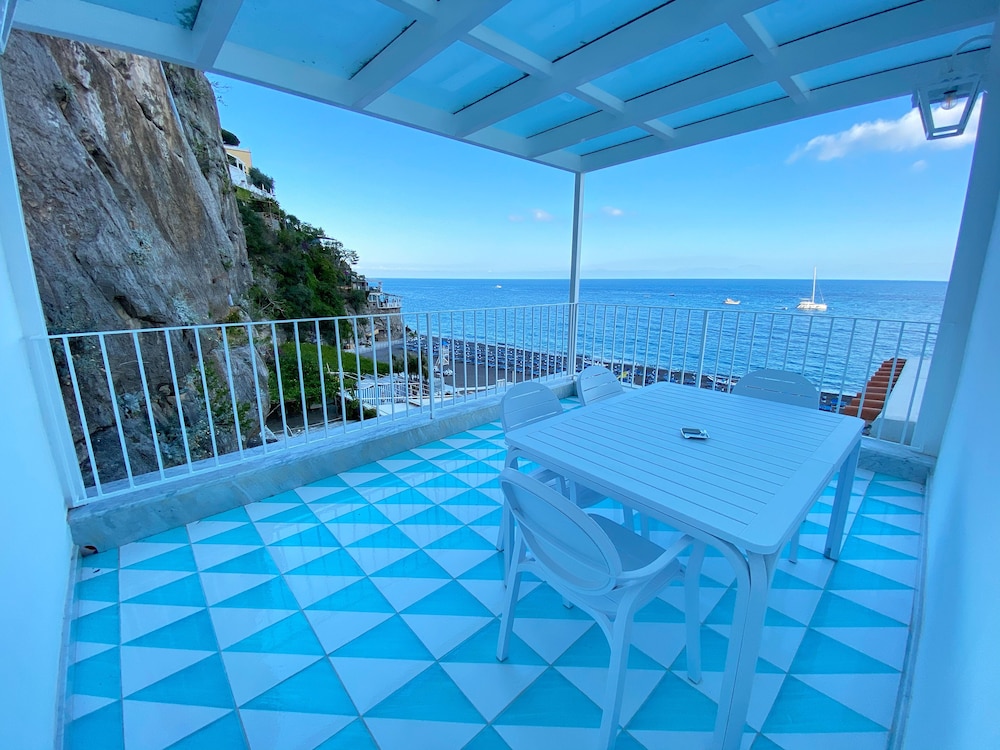 

Palermo - Positano - La Caravella di Positano - Relais & Beach
