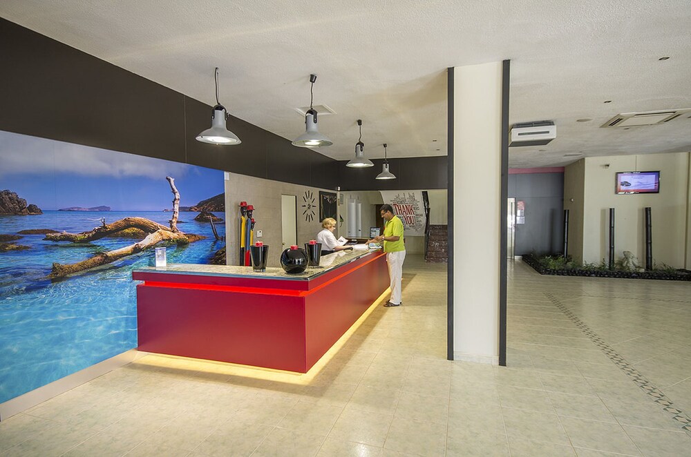 

Milano - Cala Gracio, Ibiza - azuLine Hotel Pacific