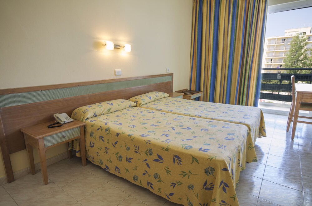 

Napoli - Bahia de Sant Antoni - azuLine Hotel Pacific